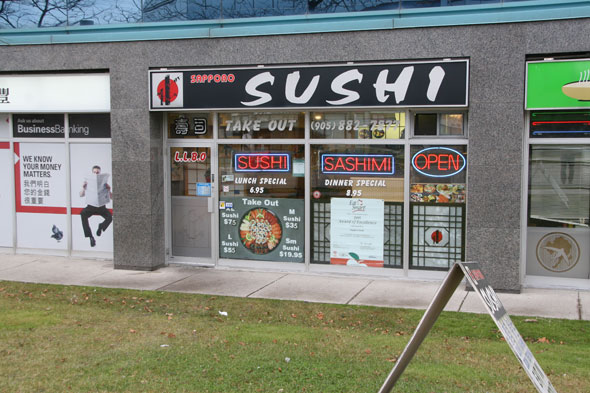 http://www.blogto.com/listings/restaurants/upload/2011/12/2011129-sapporo-sushi.jpg