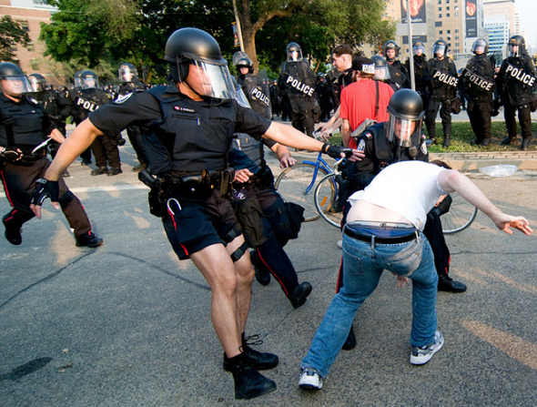 20100627-g20-riot-arrest-tam.jpg