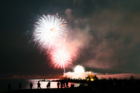 Canada+day+fireworks+toronto+2011+beaches