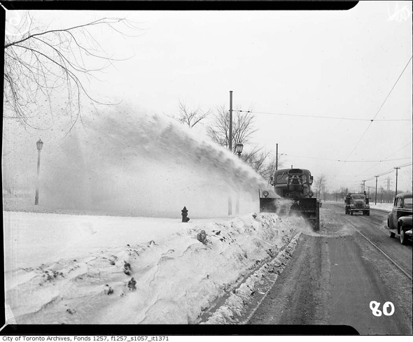 2012113-snow-blower-1940s-f1257_s1057_it1371.jpg
