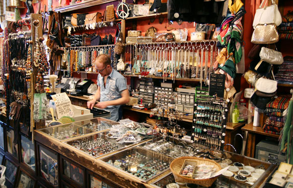 Here are some places to get jewellery supplies in Toronto.