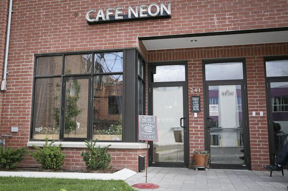 20110916-cafeneon-1.jpg