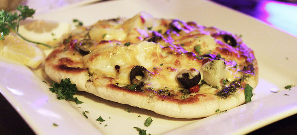 Pita pizza with pesto and artichokes
