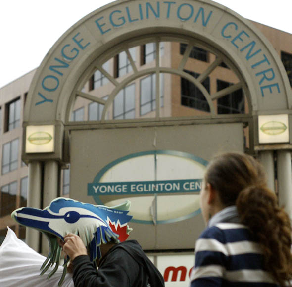 Yonge-Eglinton Square pillow fight