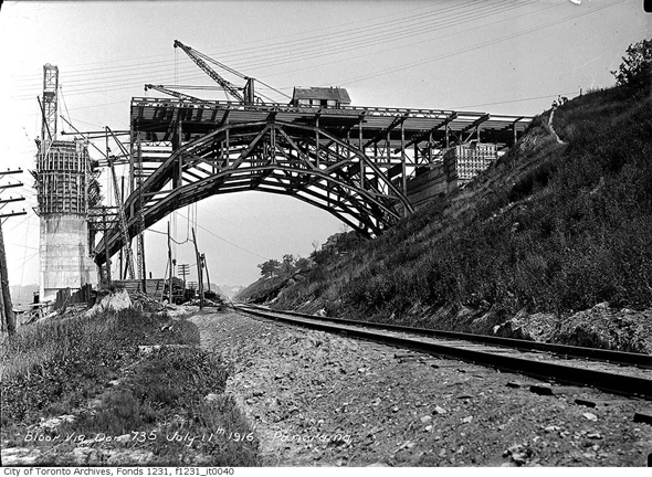 Prince Edward Viaduct, Bloor Street Viaduct, Don Valley, Riverdale, Toronto, history, 1915-1919