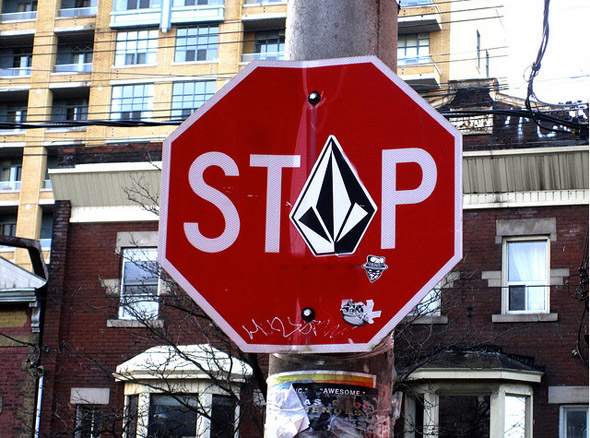 2011323-sign-stop-diamonds.jpg