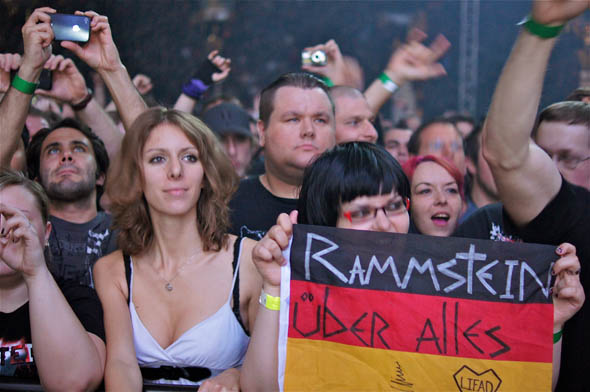 Narkoman fejre Til ære for Rammstein burns at the Air Canada Centre