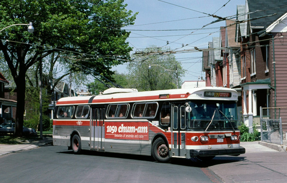 2011513-Toronto_Flyer_trolley_bus_in_1987.jpg