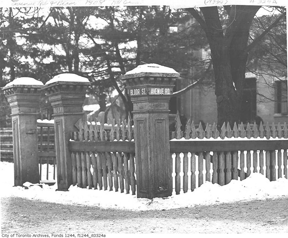 201252-bloor-avenue-fence-1908.jpg
