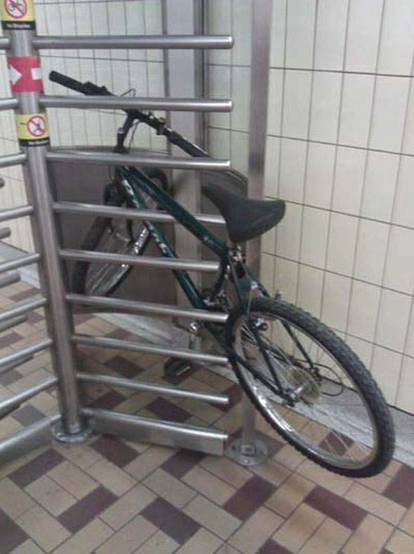 toronto bike ttc turnstile station