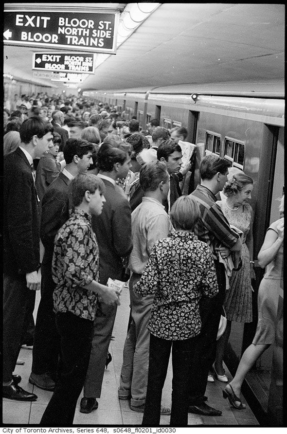 toronto subway rush hour