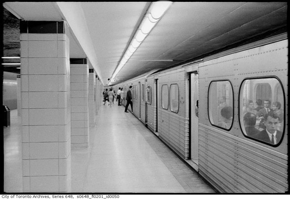 toronto subway rush hour