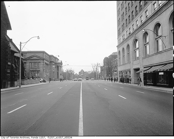 2014319-ave-south-to-bloor-1970.jpg
